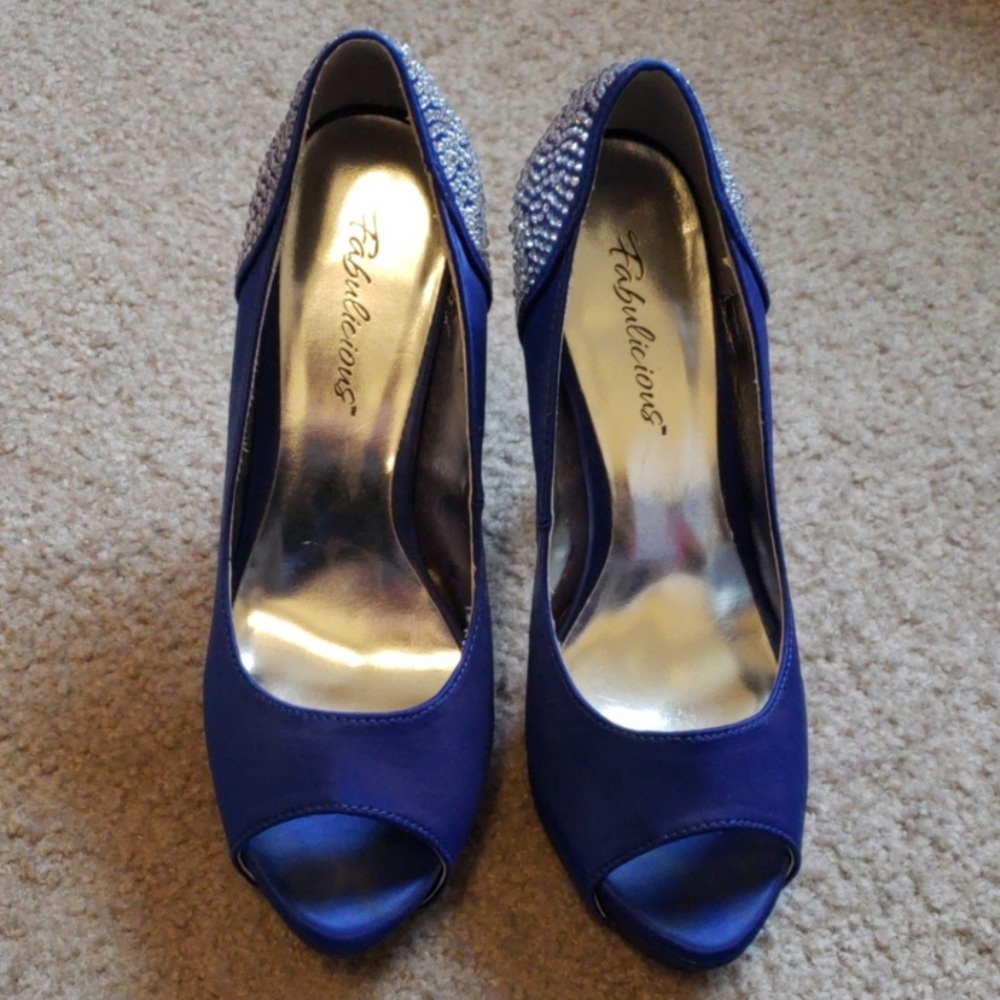 Shoes - Picture 3 of 6